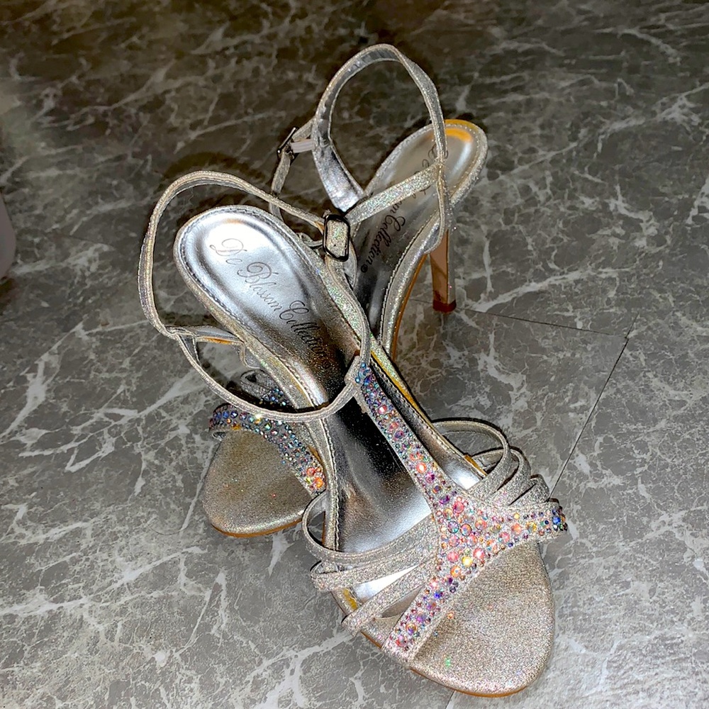 De Blossom Collection silver sparkly heels! Size 6. Worn twice for a dance!